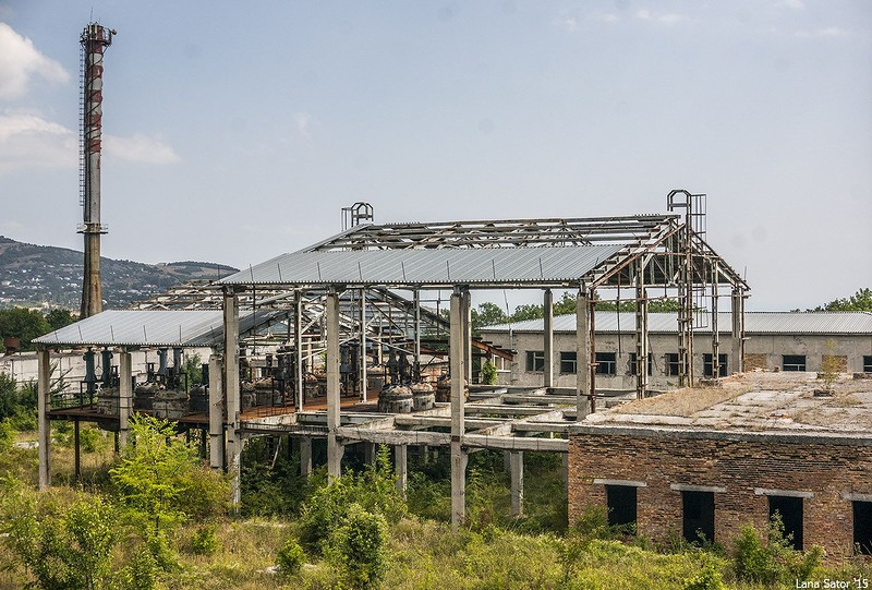 Недостроенный завод по переработке эфиромасличных культур в Крыму