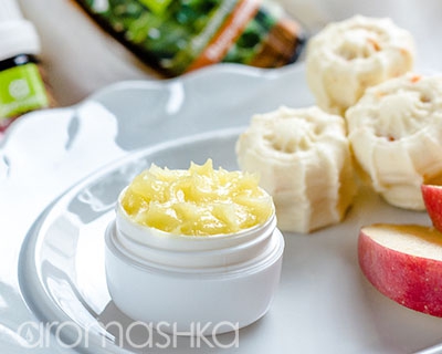 Рецепт домашней косметики Яблочно-медовая помадка для губ