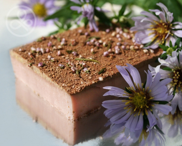 Рецепты домашней косметики (фото 2): Обновляющее мыло с розовой глиной  - aromashka.ru