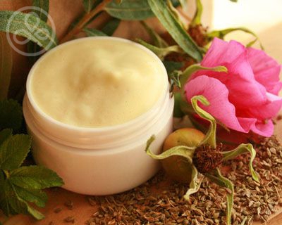 Рецепт домашней косметики Воздушный успокаивающий крем после укусов насекомых