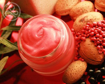 Рецепты домашней косметики (фото 1): Розовое суфле от ушибов и синяков - aromashka.ru
