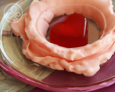 Рецепты домашней косметики (фото 1): Увлажняющий розовый крем для тела - aromashka.ru